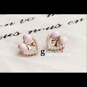 Korean Top Grade Pearl Heart Bowknot Stud earring
