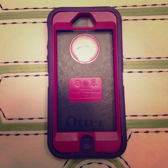 🎉SOLD🎉iPhone 5 & 5s Purple & Pink Otter Box Case