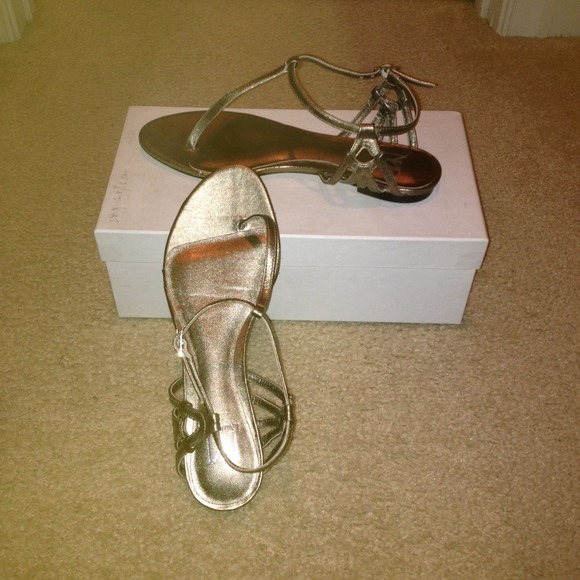 I Miller pewter flat thong sandals.
