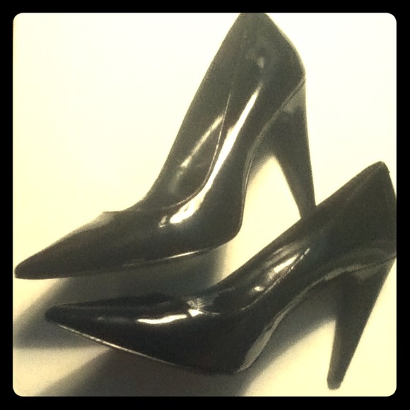 Point toe heels