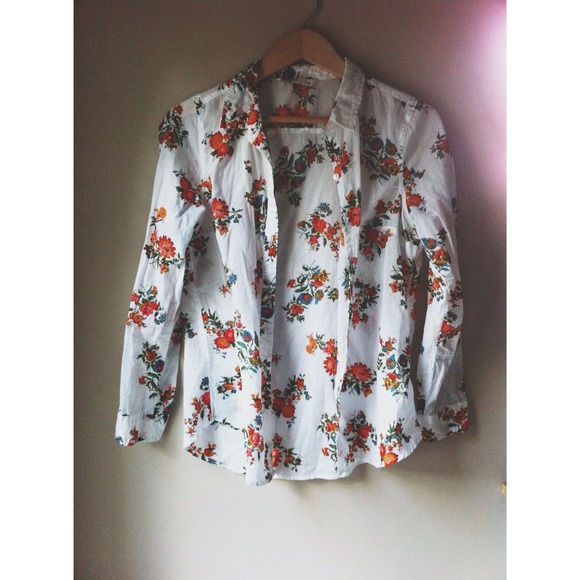 SOLD. cute floral top.