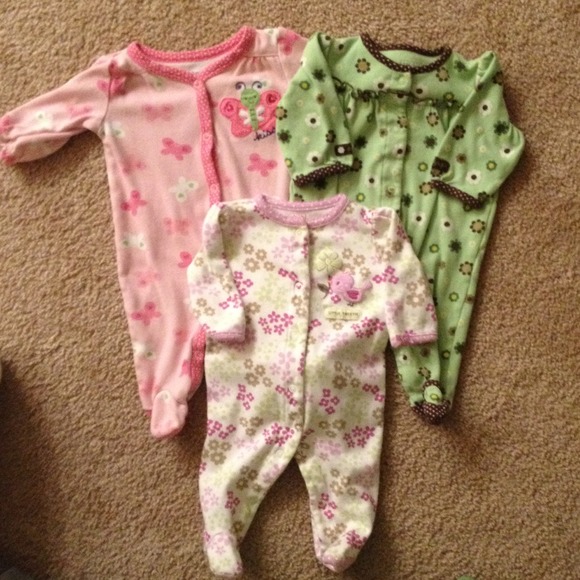 ♥️BUNDLED!♥️Three baby girl sleepers