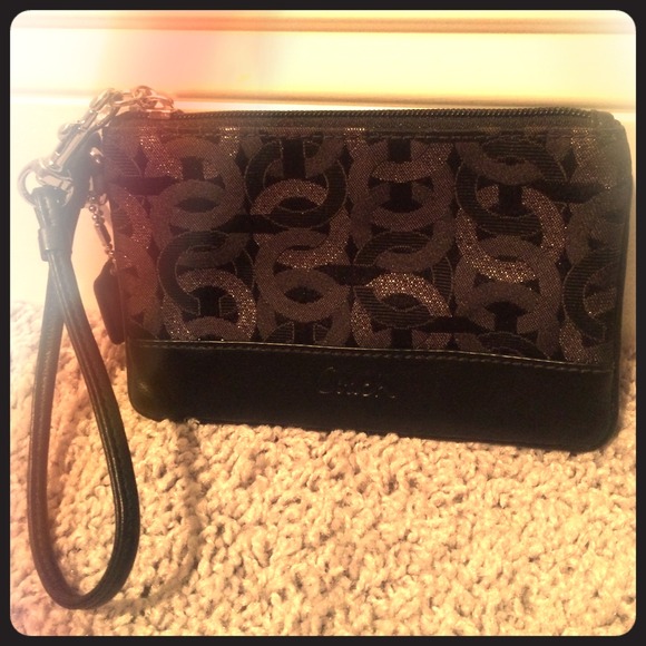 ❌❌SOLD❌❌💥REDUCED💥 Coach wrist wallet