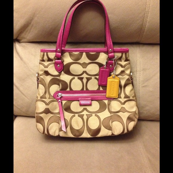 *SOLD* Coach Daisey Outline Sig Mia