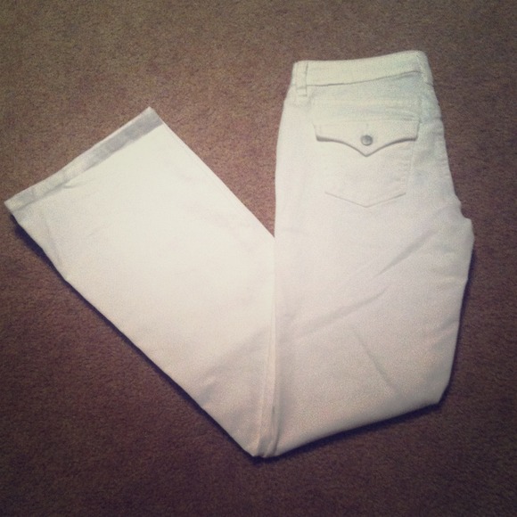 Jennifer Lopez Denim - 🎉SALE🎉 Jennifer Lopez white boot cut jeans