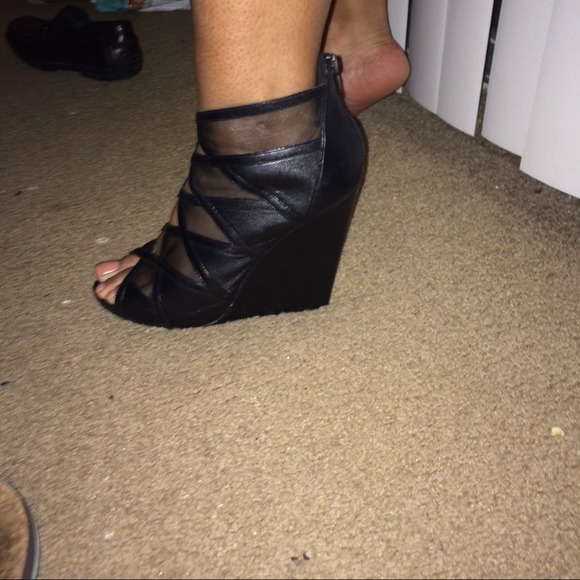 🚫🚫 no longer available 🚫🚫Black wedge from Aldo - Picture 4 of 4