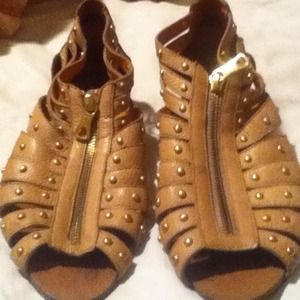 Low wedge nude studded shoes bcbg 10