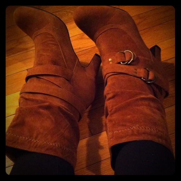 ❗️✋SoLD✋❗️Chestnut Brown Robin Buckle boot