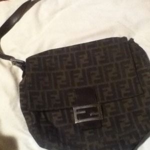 Fendi shoulder bag no strap