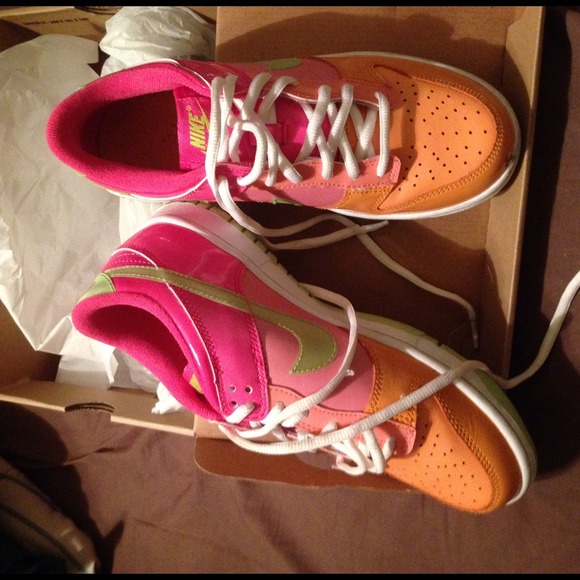 Nikes - Picture 2 of 2