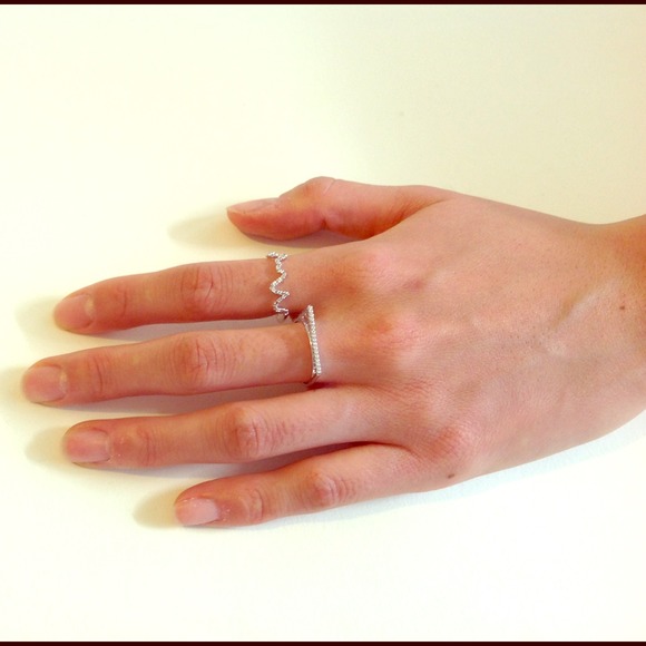NWT Pave Flat T bar ring