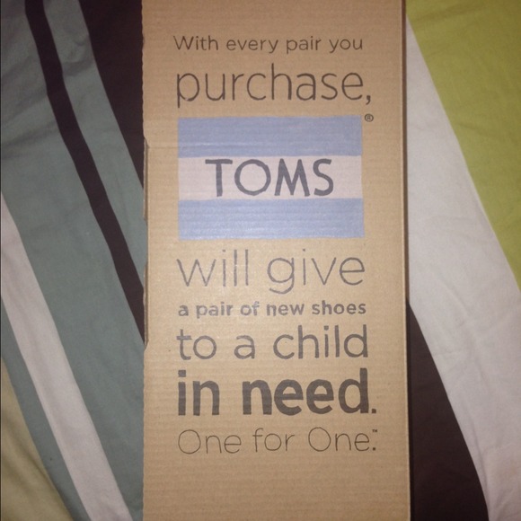 Toms - Picture 2 of 4