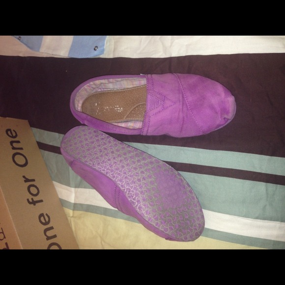 Toms - Picture 3 of 4