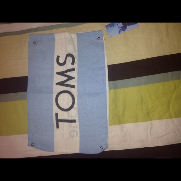 Toms - Picture 4 of 4