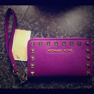 Reserved for @ahaslam09⭐️Michael Kors wristlet