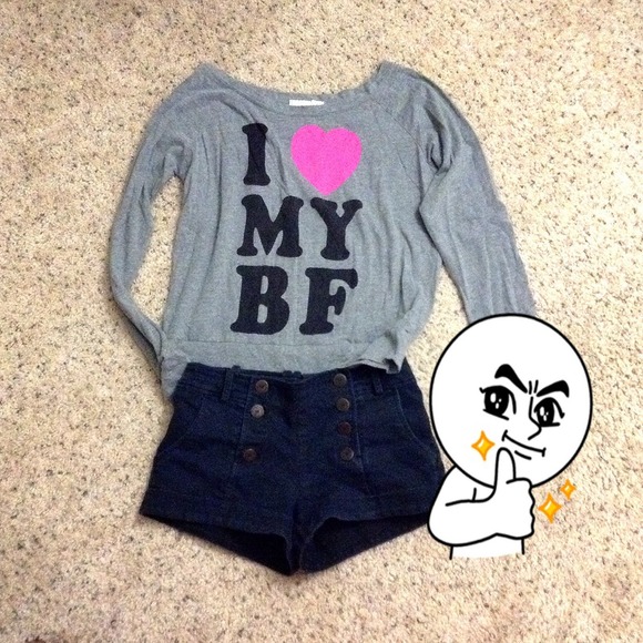 Long sleeve tee and high waist shorts