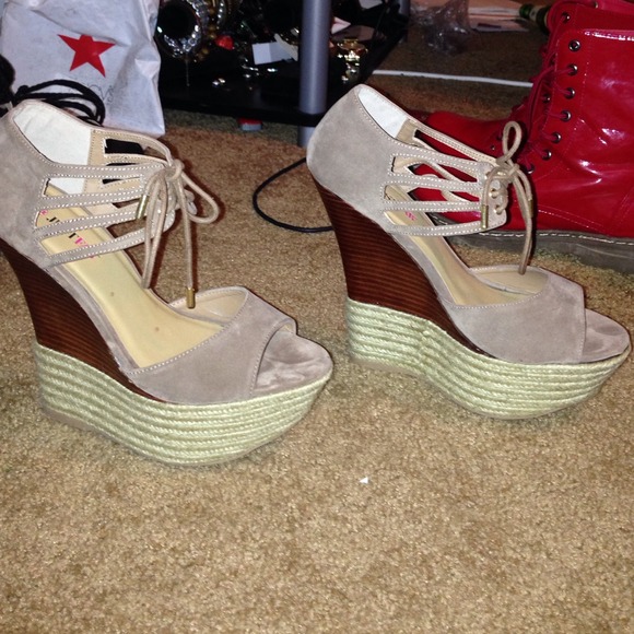 ❌Sold Tan wedges