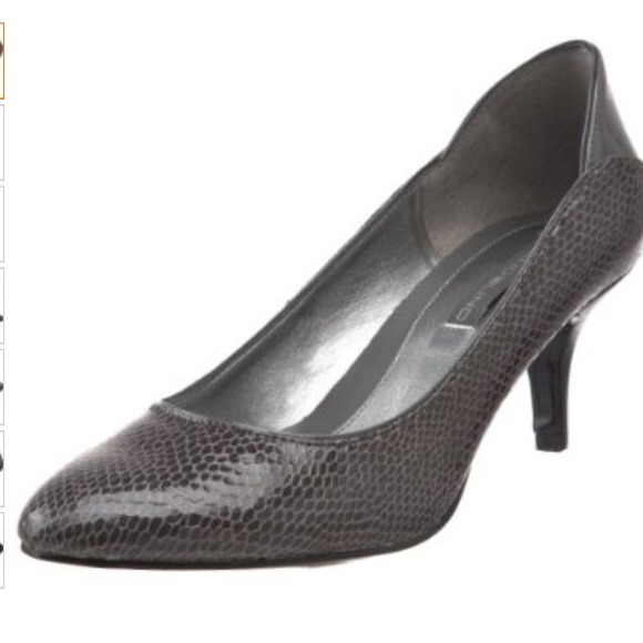 Bandolino snake like skin  pump