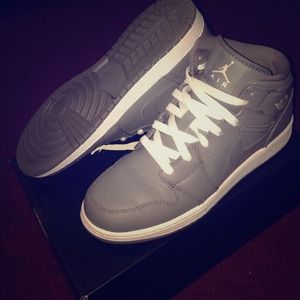 Air Jordan 1 Mid Cool Grey 7Y