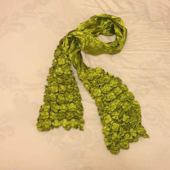 ✧ Green Scarf ✧