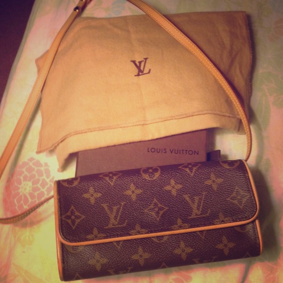 💢SOLD 💯% authentic LV pochette pm