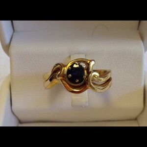 Genine Vintage Sapphire and Gold Ring s6