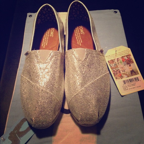 TOMS Silver glitter NWT w Bracelet, bag & sticker