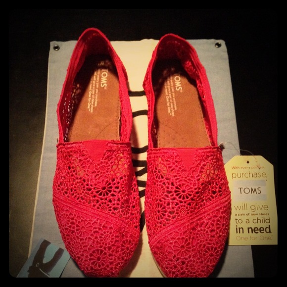 TOMS Coral Crochet w/ bag Bracelet & Sticker