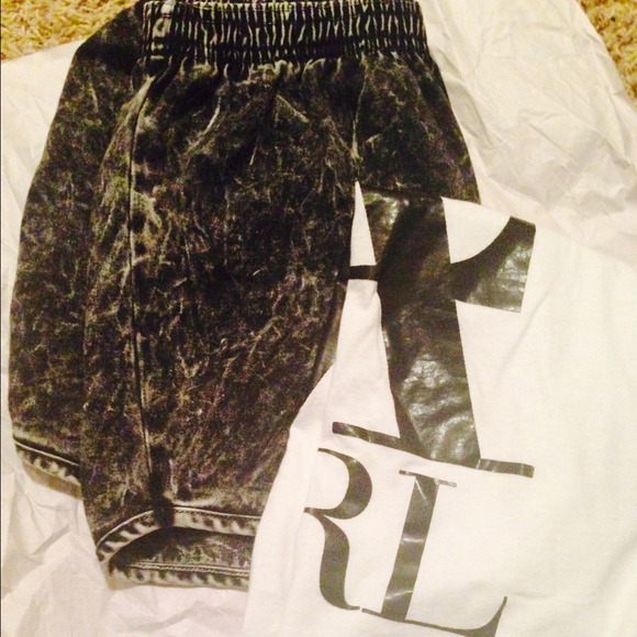 Acid wash denim shorts&LA tank(ON HOLD/TRADE✋)