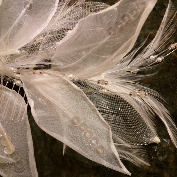Beautiful wedding headpiece - Picture 2 of 3