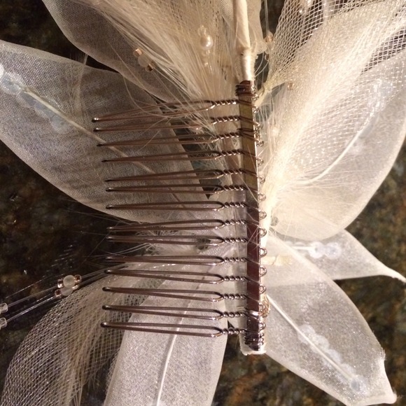 Beautiful wedding headpiece - Picture 3 of 3