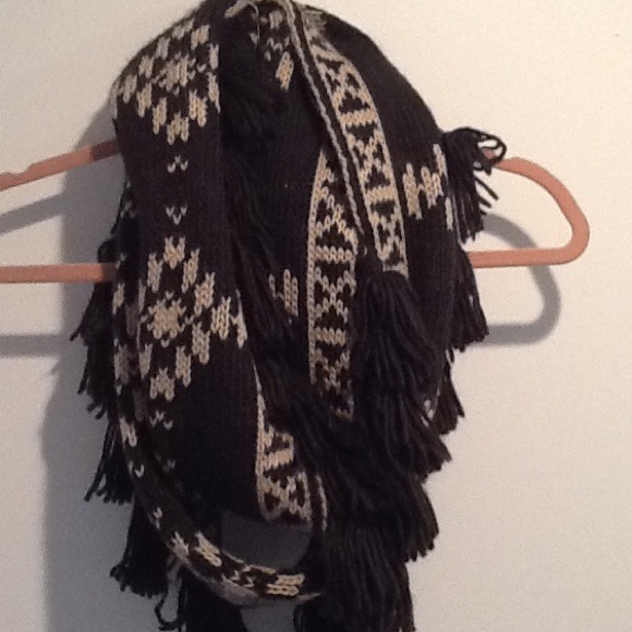 Hold **HOST PICK** Infinity scarf!