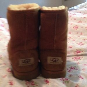 Kids ugg boots size 3