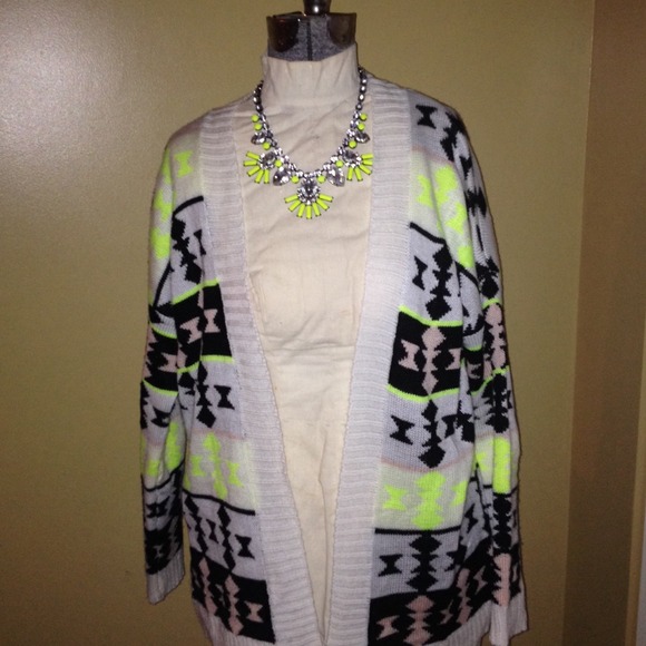 💚HOLD💛 ✨NWOT Neon Aztec Print Cardigan✨
