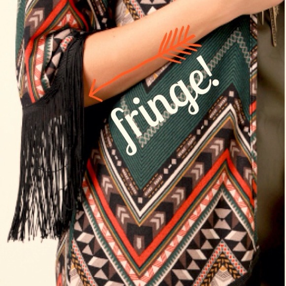 SALE💥HOST PICK 2xs💥Unique fringe detailed kimono - Picture 2 of 4