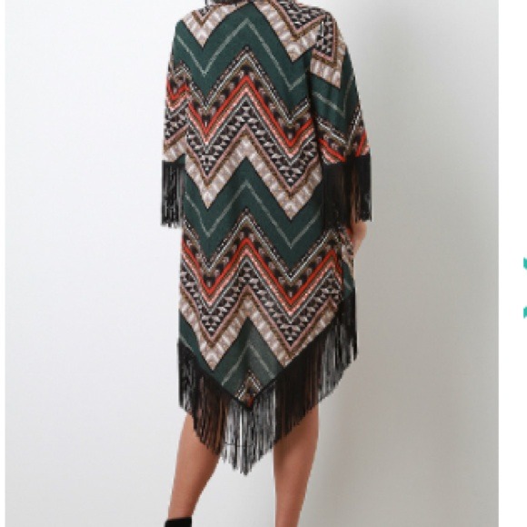SALE💥HOST PICK 2xs💥Unique fringe detailed kimono - Picture 3 of 4