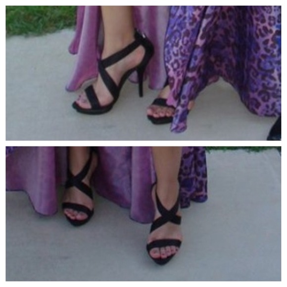 BCBG black heels - Picture 2 of 2