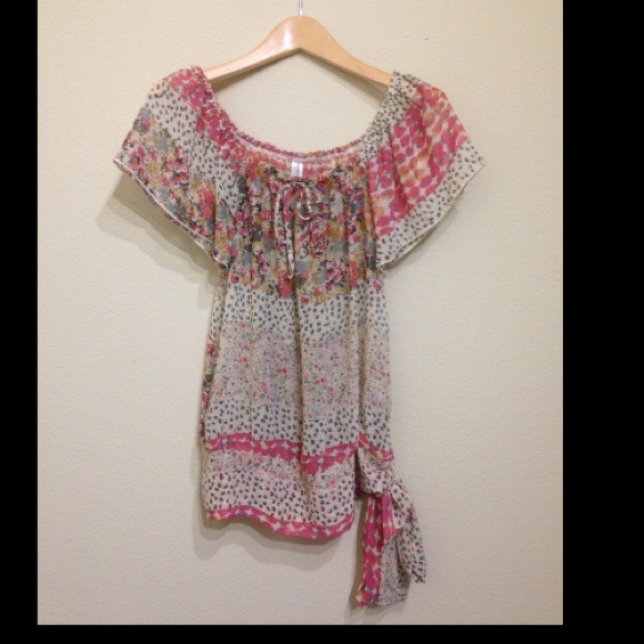 Cute Sheer flower print top!