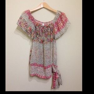 Cute Sheer flower print top!