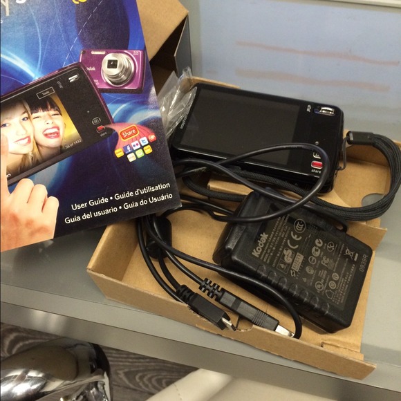 🔴Sold🔴Kodak touchscreen camera - Picture 2 of 4
