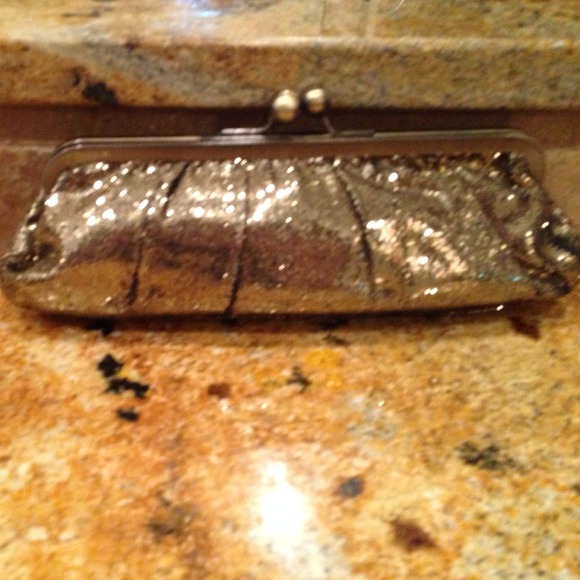 Express sequin clutch