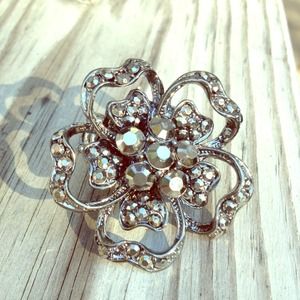 Adjustable floral ring