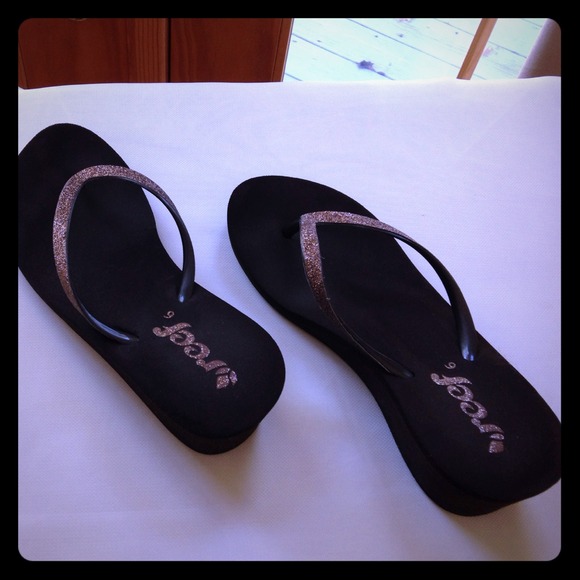Reef 2" wedge flip flops, Size 6, brown
