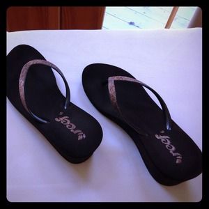 Reef 2" wedge flip flops, Size 6, brown