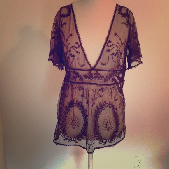 Sheer lace top ***sold in bundle***