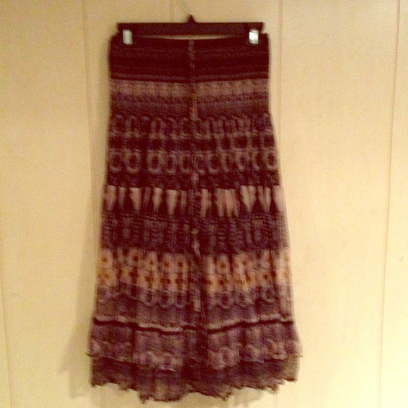 Cute navy blue and tan skirt. Never worn
