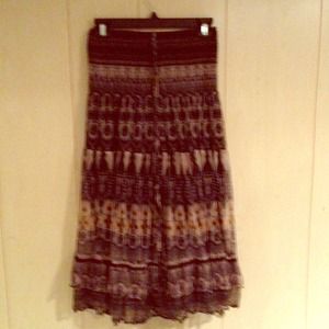 Cute navy blue and tan skirt. Never worn