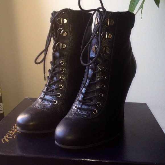 Pour la Victoire wedge booties, size 8M, as new