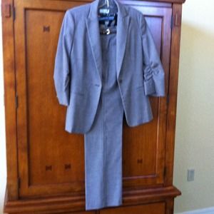 Pants suit  brown weave.