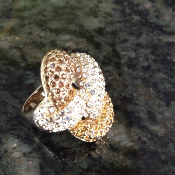 🔶 HOST PICK 🔶 Cocktail Ring - Picture 3 of 3